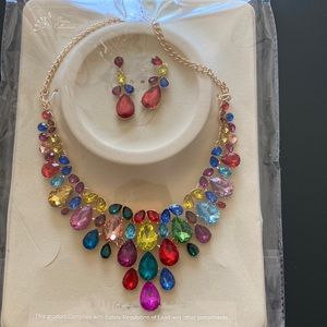 Paris collection Necklace with matching earrings NEW